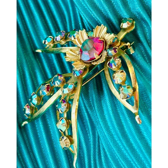 Vintage Gold Tone Rainbow Aurora Borealis Crystal Rhinestone Floral Brooch Pink - Picture 6 of 11